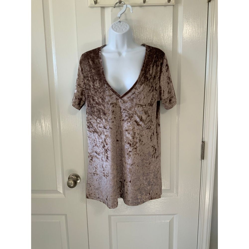 Pol crushed‎ velvet short sleeve v-neck top size Medium